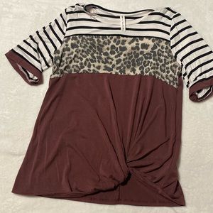 Vanilla Bay size Medium leopard color block top. Excellent condition!!